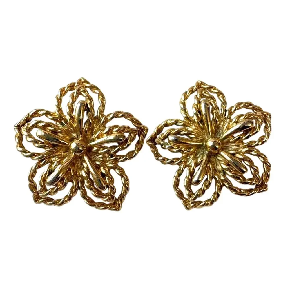 Vintage Trifari Gold Tone Clip On Flower Earrings